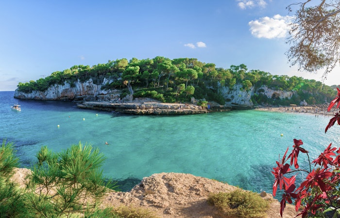 Majorca: discover the pearl of the Balearics with Emerald Stay